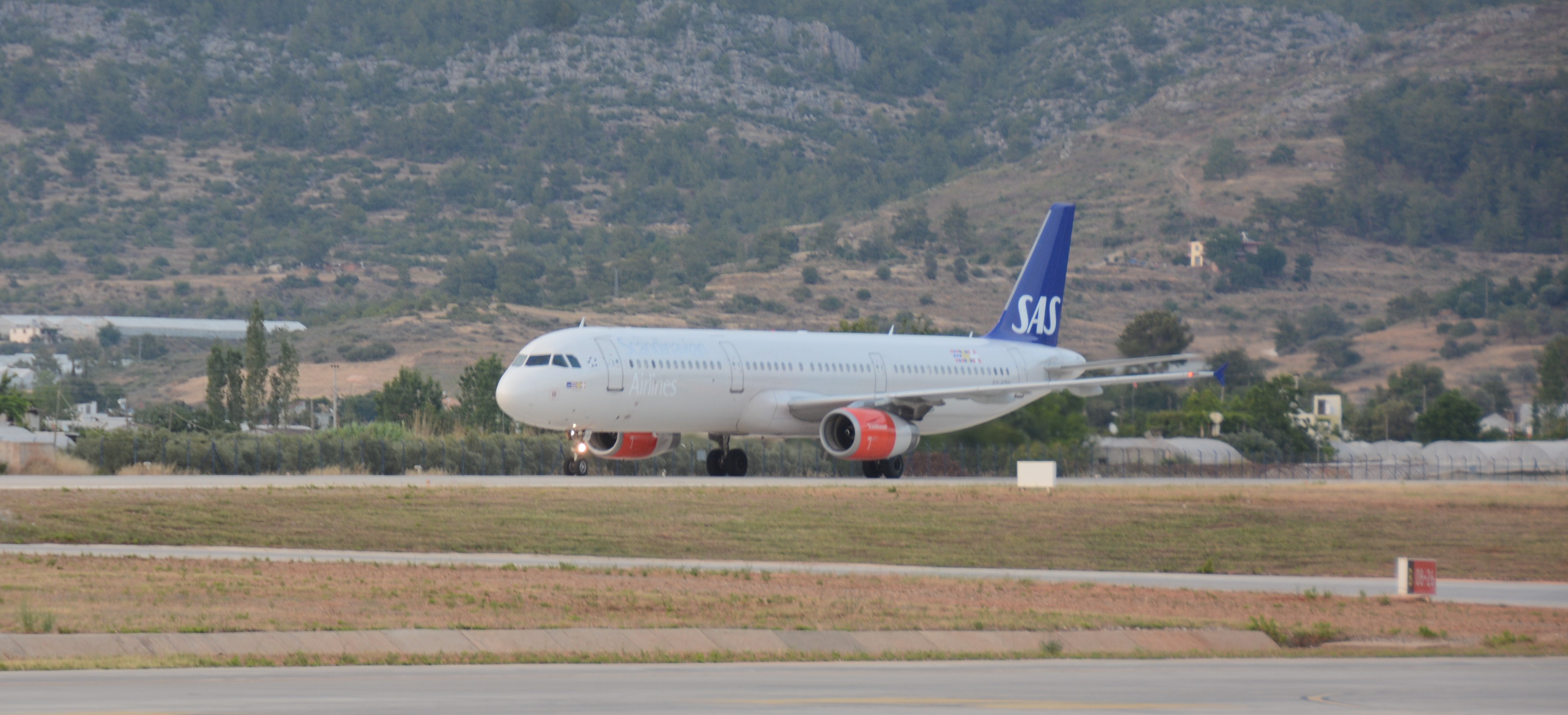 Gazipaşa-Alanya, SAS’ın Airbus A321’ini Karşıladı