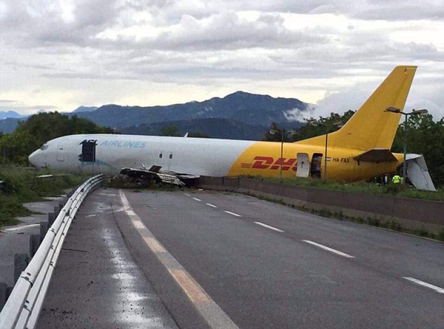 DHL Kargo Uçağı, İtalya’da Pistten Çıktı