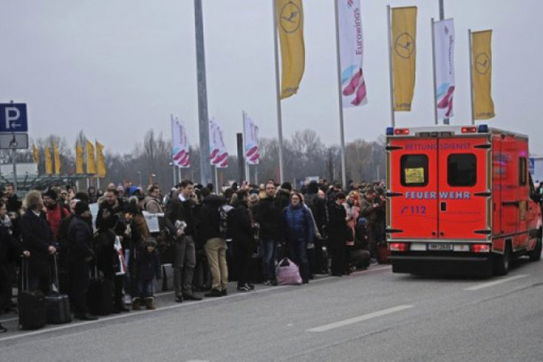 Hamburg Havalimanında panik