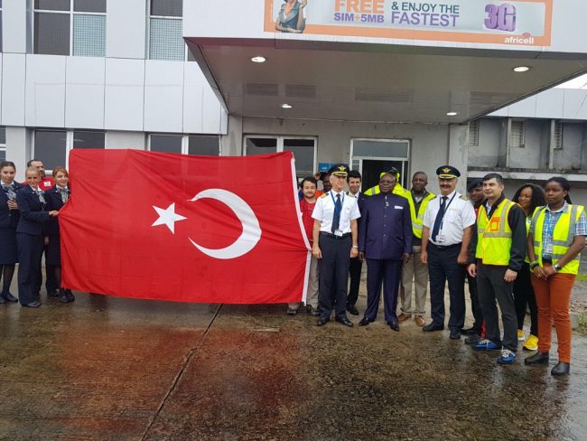 THY’nin taşıdığı Sierra Leone’ye yardım malzemeleri ulaştı