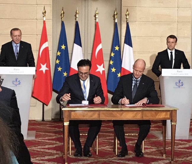 CB Erdoğan ve Macron’un huzurunda THY ile Airbus arasında imzalar atıldı
