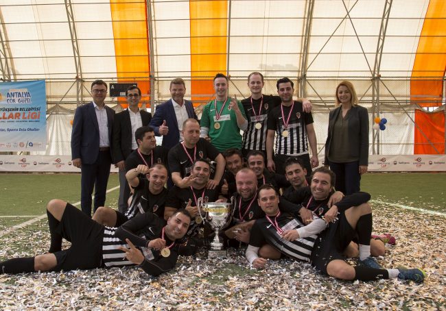 SunExpress Antalya kabin ekibi CUP Internal Futbol Turnuvası’nı kazandı