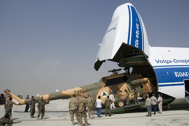 Antonov 124  Eurasia‘ya geliyor