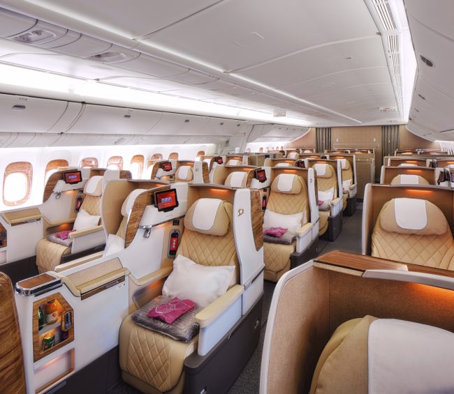 Emirates B777-200LR’yi yeniden düzenledi