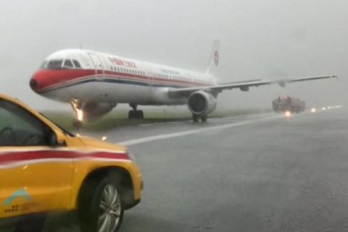 Çin’de şiddetli yağmur 96 uçuşu iptal ettirdi