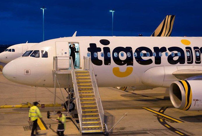 Tigerair uçağına yıldırım çarptı, uçak geri döndü