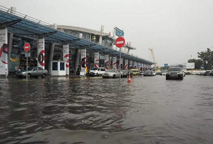Kiev Havalimanı sular altında