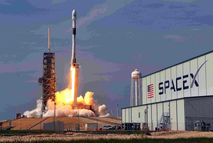SpaceX, en ağır ticaret uydusunu uzaya gönderdi