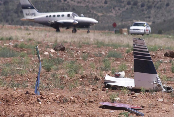 ABD Arizona’da Cessna 210 inişte düştü