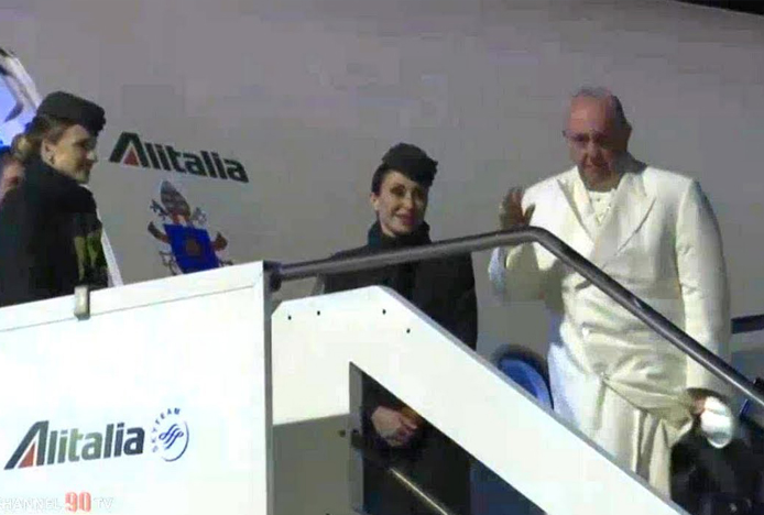 Papa Francis’i taşıyan Alitalia Dublin’e indi