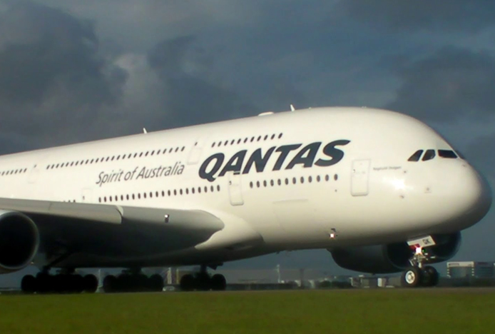 Qantas’ın  A380-800’ü kapıdan gelen hava nedeniyle geri döndü