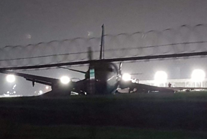 Xiamen Havayolları’nın uçağı gövdesini yere vurdu