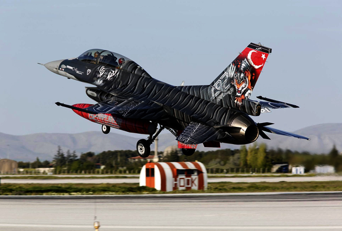 İkiz pilotlar ‘FETÖ’ üyeliğinden tutuklandı