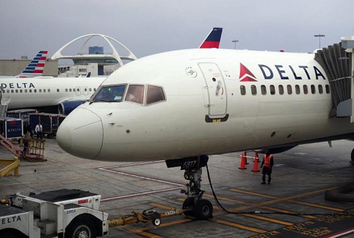 Delta uçağının tuvaleti arızalandı geri döndü