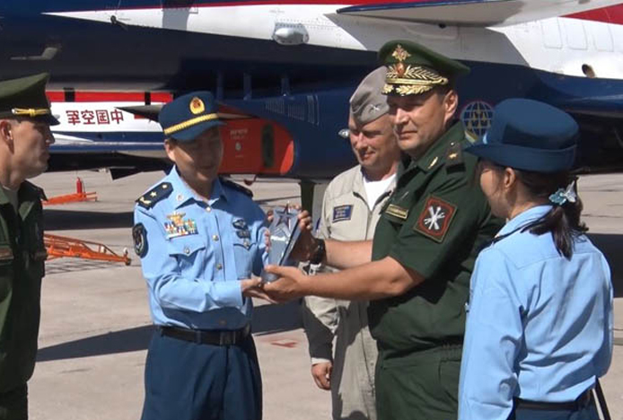 “Army 2018”de pilotlara ödül verildi