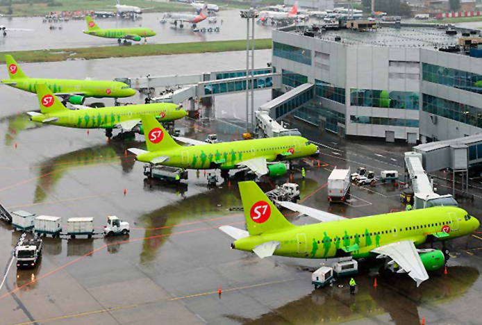 En dakik havayolu S7 Airlines