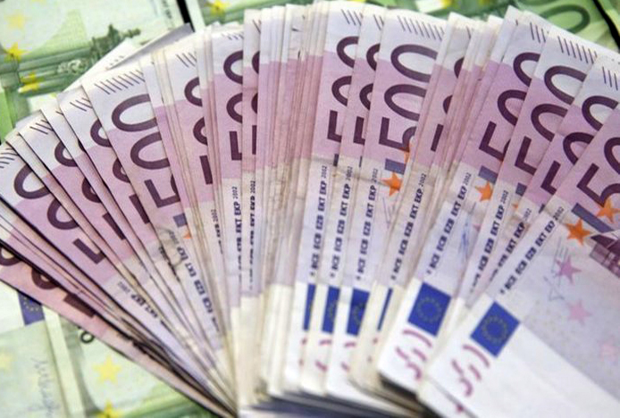 İç çamaşırından 17 bin euro çıktı, hakkında dava açıldı