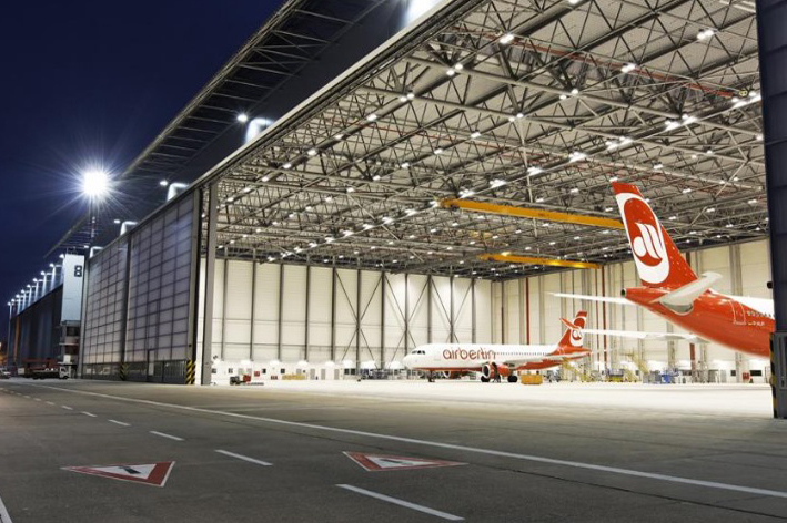 İflas eden Air Berlin hangarı sınır dışı ve toplama merkezi oluyor