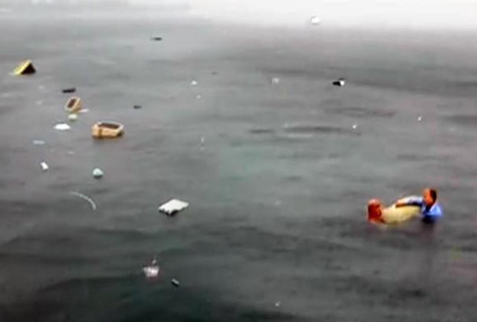 Bostancı açıklarında denize helikopter düştü; 2 kişi kurtarıldı
