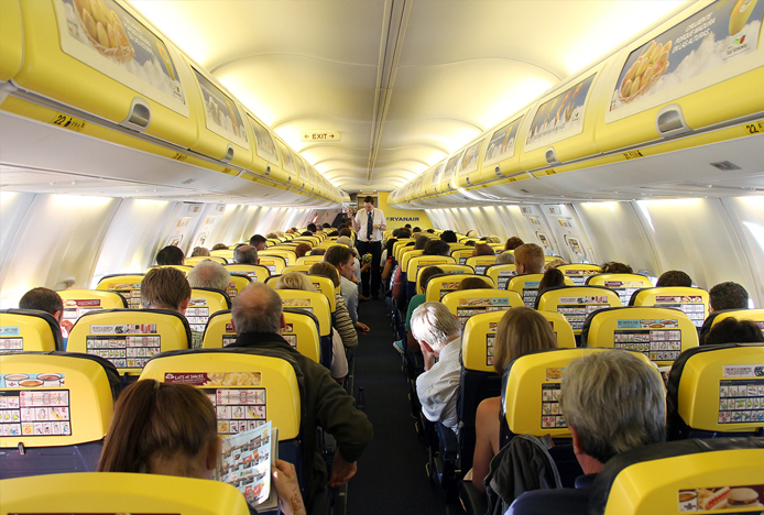 Ryanair, iki yolcunun kavgası nedeniyle acil indi