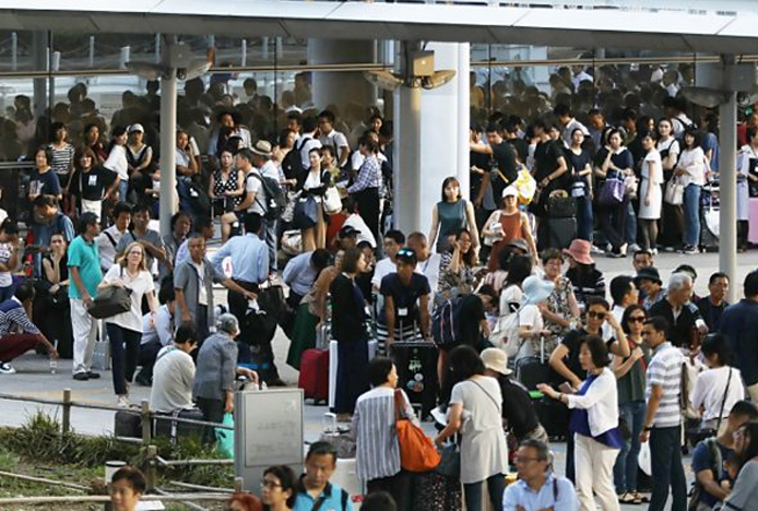 Kansai Havalimanı’nda mahsur kalan yolcular tahliye edildi