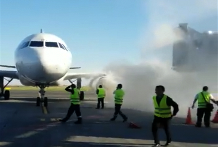 Air Astana uçağının motorundan çıkan duman paniğe neden oldu