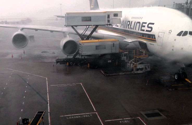 Hong Kong Havalimanı kapatıldı