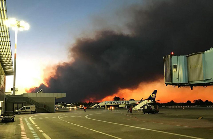 Pisa Havalimanı’nda yangın uçuşları durdurdu