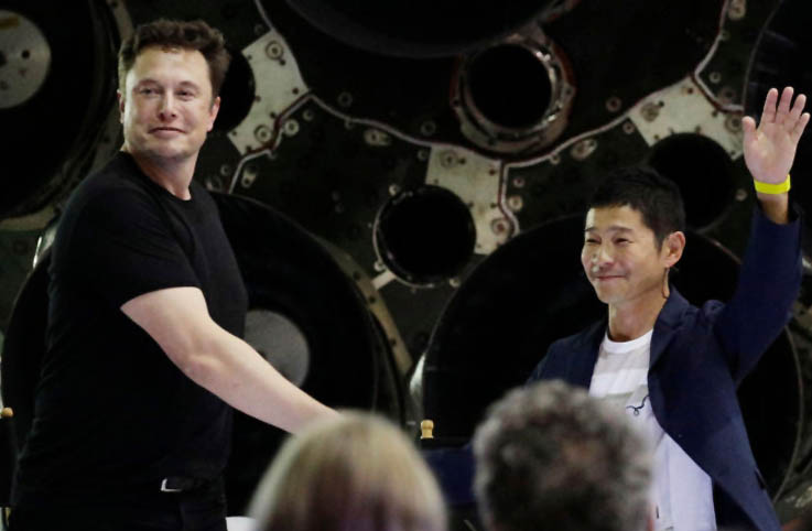 Elon Msk, aya gidecek ilk yolcunun ismini açıkladı