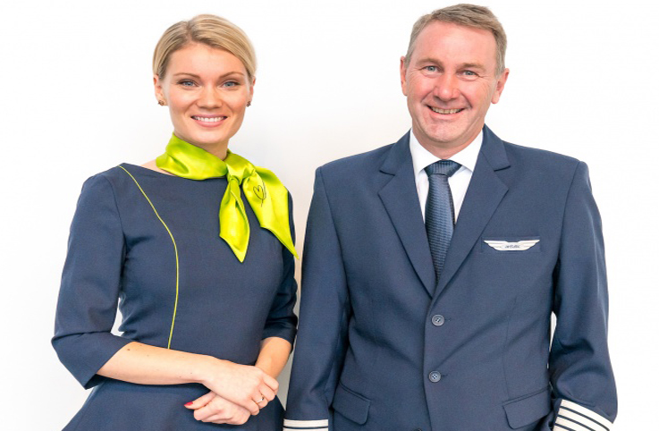 Letonya havayolu airBaltic, yeni üniformalarını tanıttı