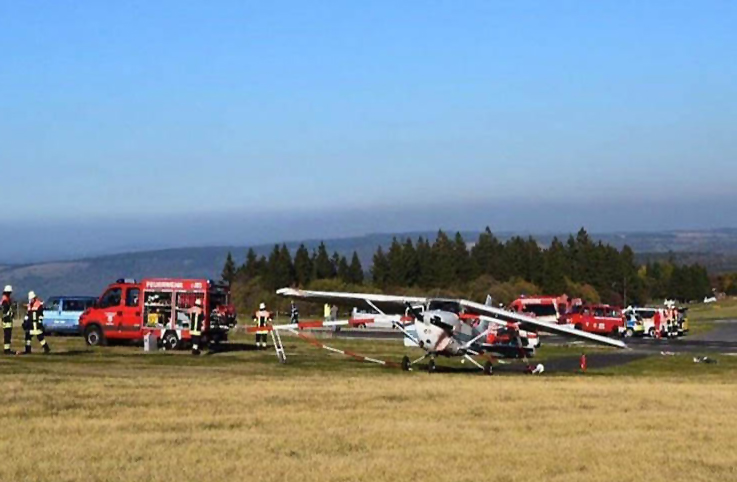 Almanya’da Cessna seyircilerin üstüne indi