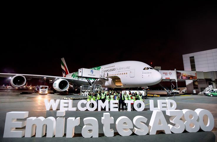 Emirates’in A-380’i ilk kez St. Petersburg’a indi