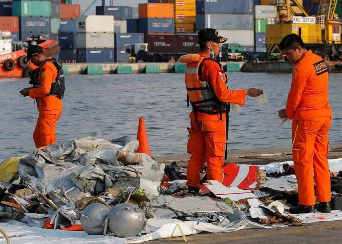 Endonezya’da düşen uçağın içinden görüntüler ortaya çıktı