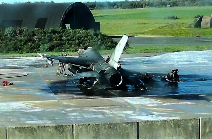 Belçika’da F-16 bakım sırasında yandı