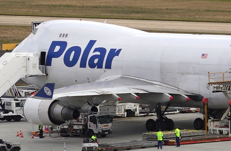 Polar Air Cargo’nun B747-400F tipi uçağı inişte pistten çıktı