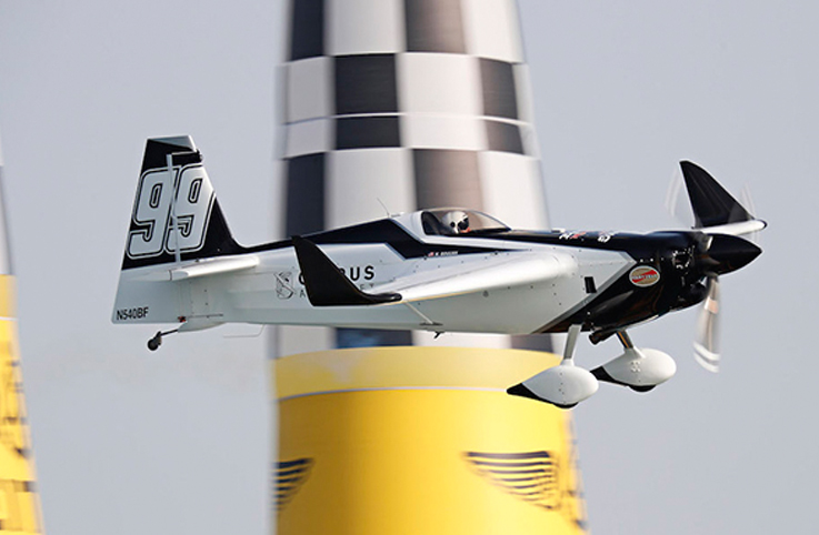 Red Bull Air Race’te Michael Goulian zirveye oturdu