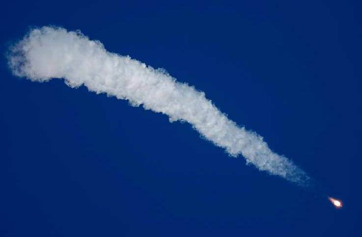 Soyuz roketi arızalandı paraşütle indi