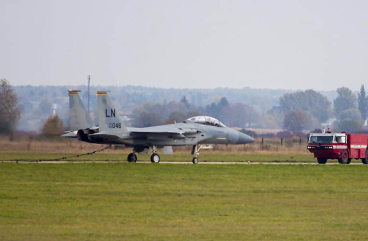 ABD’nin F-15’i Ukrayna’da tatbikat sırasında acil indi