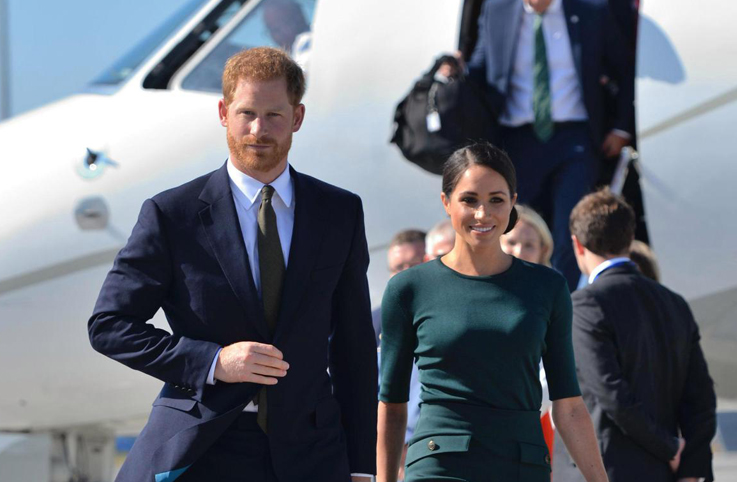 Prens Harry ile eşi Meghan Markle’ın uçağına yıldırım isabet etti