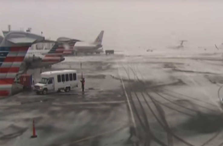 ABD’de 2 gündür kar ve fırtına uçuşları engelliyor