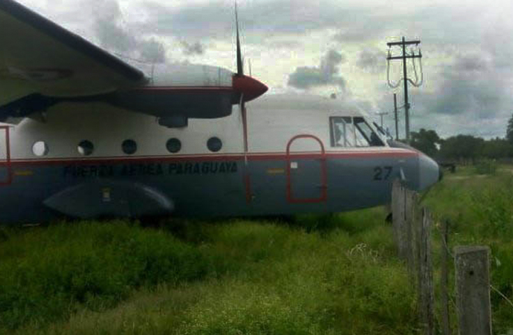 Paraguay Hava Kuvvetleri’nin CASA-212’si pistten çıktı