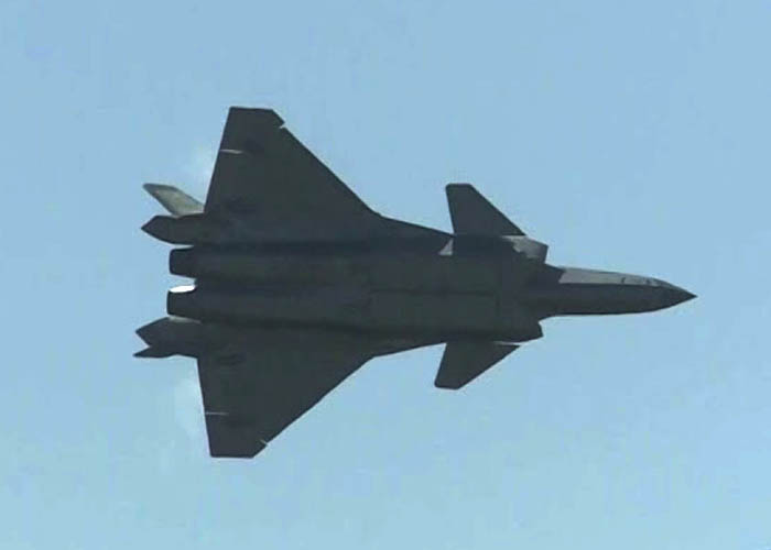 Çin Zhuhai Arshow’da J-20 uçaklarıyla gövde gösterisi yaptı