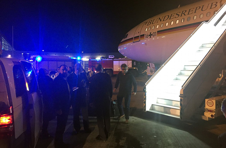 Merkel’in uçağı Berlin’den kalktı Köln’e acil indi
