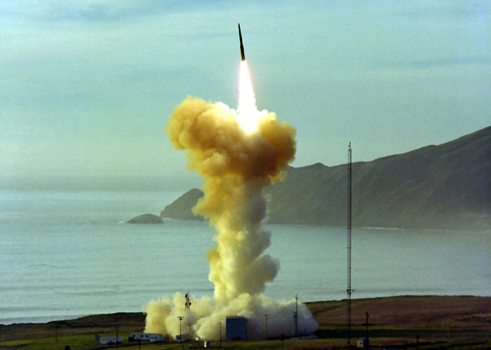 ABD’nin Minuteman 3 kıtalararası balistik füzesi denemesi yaptı