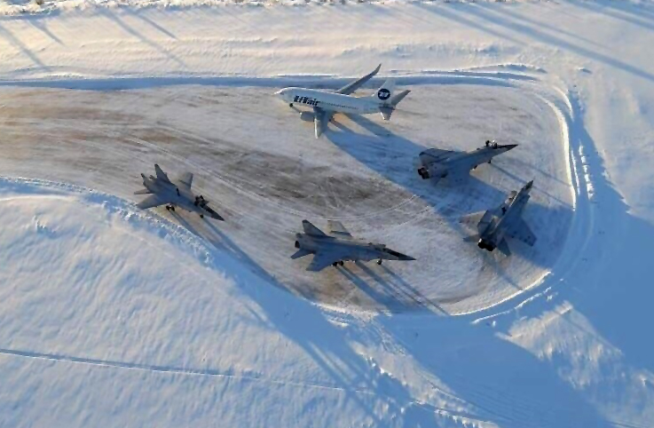 Usinsk Havalimanı’na 4 adet MiG-31 acil indi