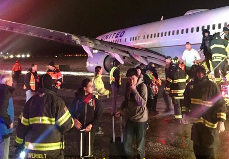 United Havayolları uçağı Denver’de pistten çıktı