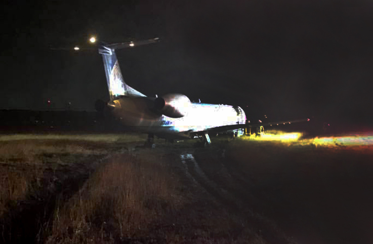 ABD Houston’da Embraer ERJ-145 inişte pistten çıktı