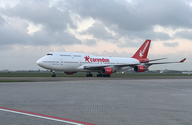 Corendon’un B-747-400 jumbosu Amsterdam’a indi