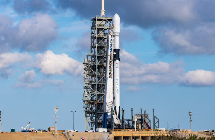 SpaceX Falcon 9 roketini 3. kez erteledi
