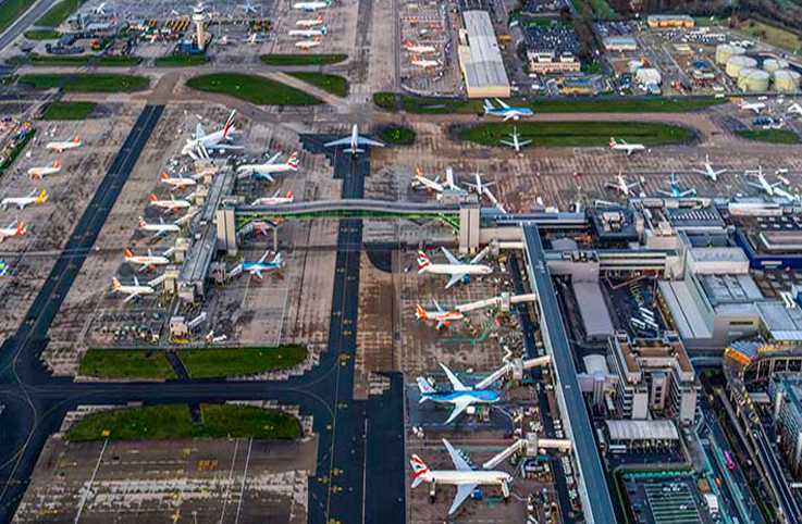 İngiltere Gatwick Havalimanı’nı virüs test merkezi yapıyor